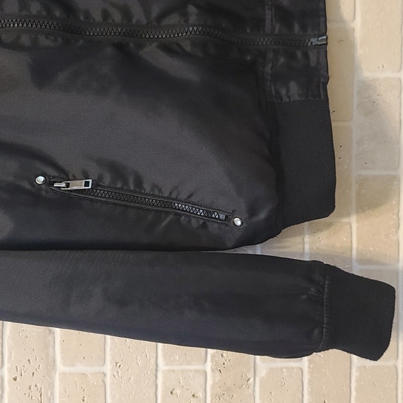 Guess Men's Black Lightweight Bomber (Sz M) - Picture 4 of 13